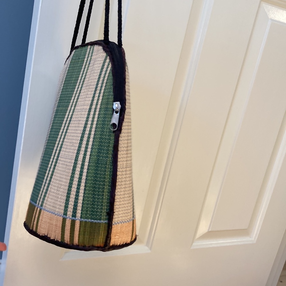 One of a kind rattan clam shell bag - Picture 2 of 11